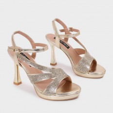 WSQ717 Sandal with a modern...