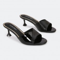 ZXQ1887 heels with a shiny...