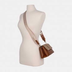 AA012502013 A stylish bag...