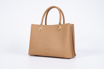 AA012405100 A luxurious...