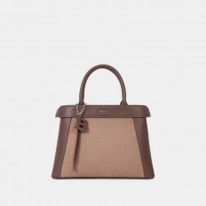 JF012507011 A trendy bag in...