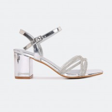 LSQ823 Sandal with a modern...